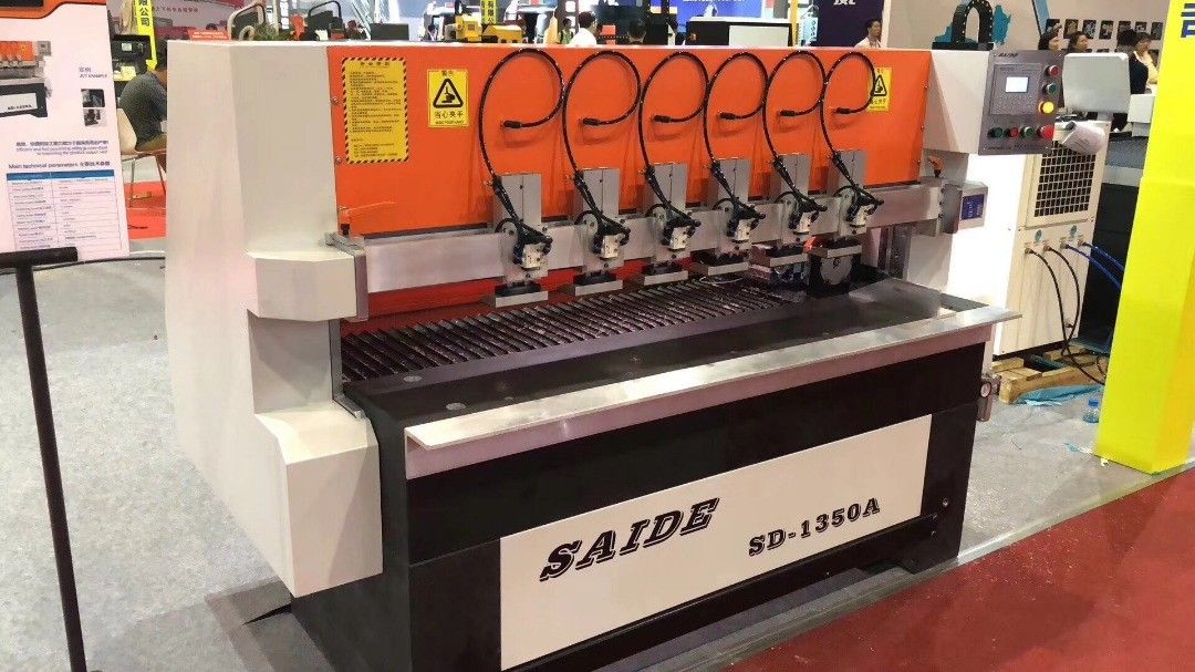 Separator przeciwkroplowy Wysoka jakość SAIDE Automatyczna 90 stopni i kąt 1350A 1350B Diamentowa polerka krawędzi akrylowych